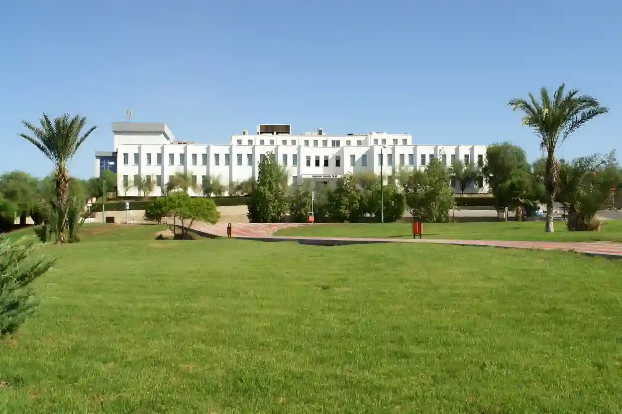 جامعة الشرق الأدنى (Near East University): طلاب من أكثر من 140 دولة.. تنوع كبير في التخصصات ورسوم مناسبة