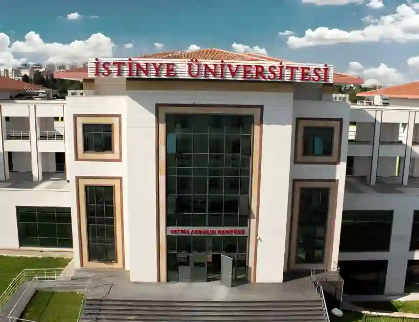 رسوم جامعة إستينيا للطلاب الدوليين 2025–2026.. دليل شامل للتكاليف، شروط الدفع، الخصومات، والمنح الدراسية